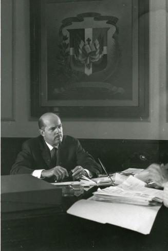 Presidente Héctor García Godoy en su despacho