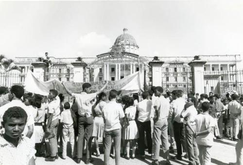 Piquete frente al Palacio Nacional