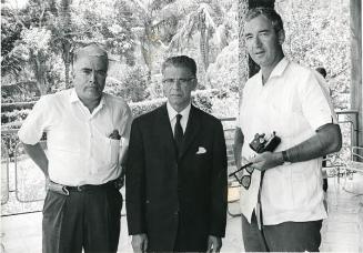 Robert Berrellez, Joaquín Balaguer y Bernard Diederich.