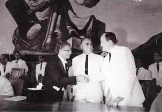 Joaquín Balaguer y Augusto Lora en el congreso
