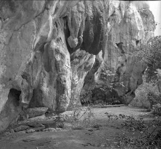 Interior de la cueva La Manchita