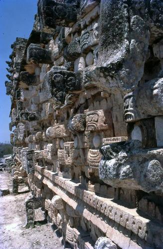 Detalle del Templo Las Máscaras, en Kabah