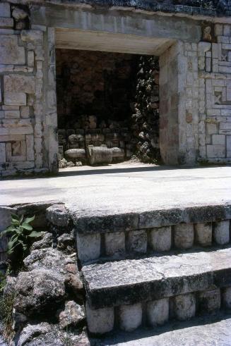 Detalles de una edificación prehispánica en Yucatán