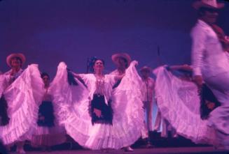 Espectáculo de danzas tradicionales mexicanas