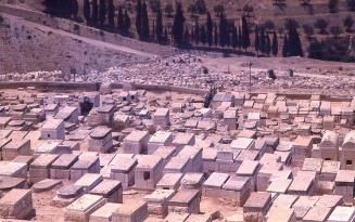 Vista de cementerio judío en el Monte de los Olivos en Jerusalén