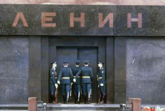 Militares en el Mausoleo de Lenin en Rusia VI