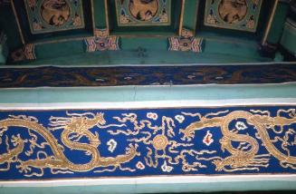 Dragones pintados en una estructura arquitectónica, Pekín