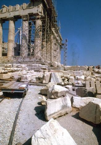 Ruinas de edificación griega IX