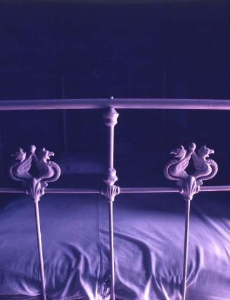 Detalle de cama antigua III