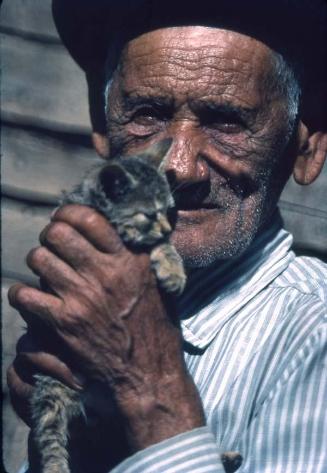 Campesino de Manabao con gato II