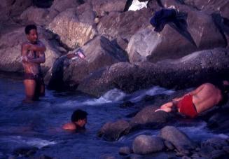 Bañistas en río del Cibao II