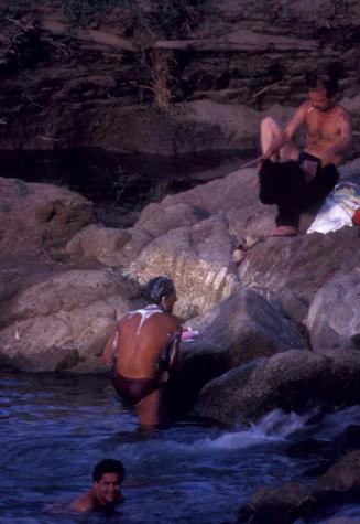 Bañistas en río del Cibao III