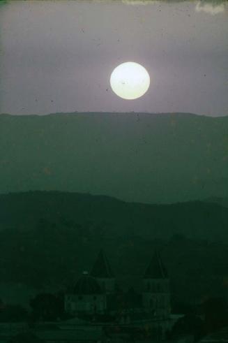 Luna sobre Santiago