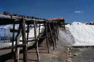 Montañas de sal en Las Salinas de Baní