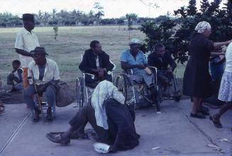 Ancianos minusválidos en Higüey