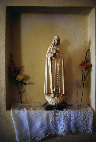Virgen en interior de iglesia en Sabana Grande de Boyá