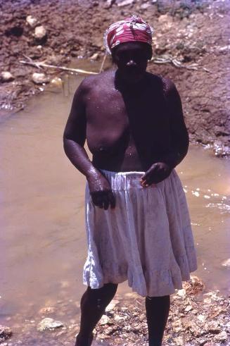 Mujer en río de Boyá II