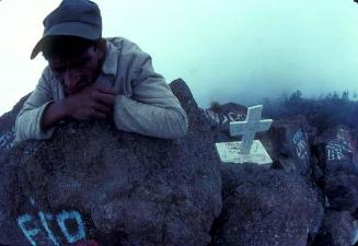 Campesino en rocas del Pico Duarte