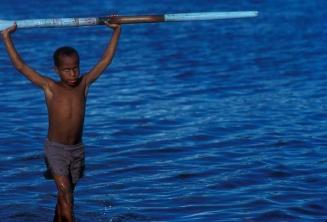 Niño con remo en Boca del Soco II