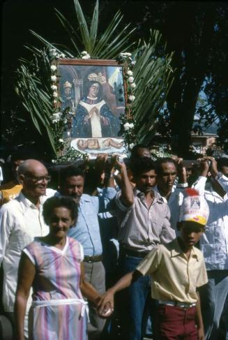 Procesión en honor a la Virgen de la Altagracia