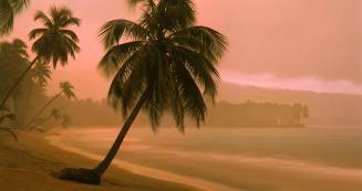 Anocheciendo y Lloviendo en Playa Cosón, Samaná