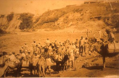 Fotografía de cargadores de agua en Río Yaque. 1919-1922