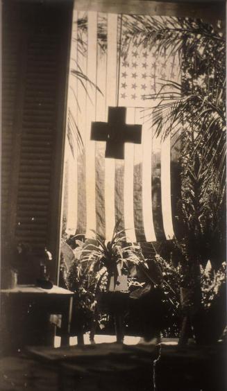 Bandera norteamericana con cruz romana en el centro. 1919-1922