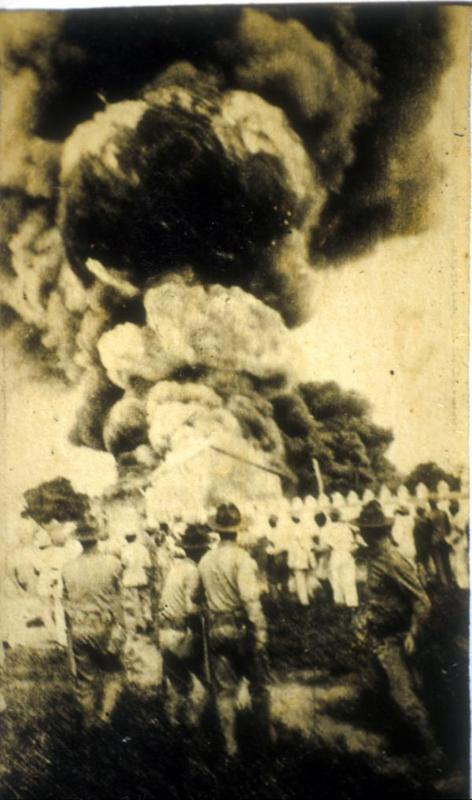 Columna de humo proveniente de un presunto incendio en la Fortaleza San Luis 1919-1922