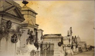 Panteones de familias pudientes de Santiago. 1919-1922