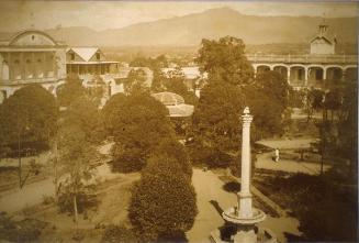 Vista de la parte superior de la Iglesia Mayor Catedral desde el parque Duarte. 1919-1922