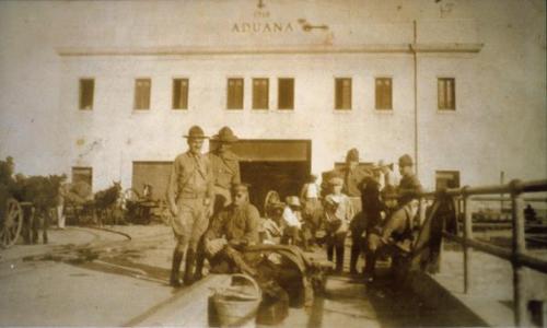 Oficiales y marines en el muelle de Puerto Plata.1919-1922