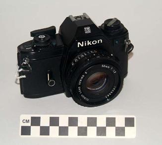 Cámara fotográfica Nikon EM.
