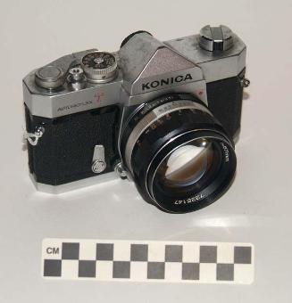 Cámara fotográfica Konica modelo Autoreflex T